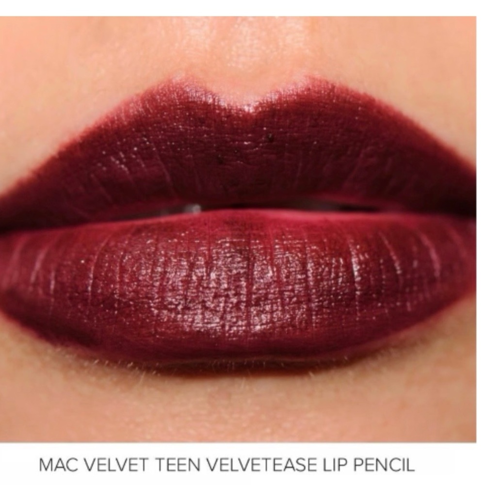 MAC VELVETEASE LIP PENCIL